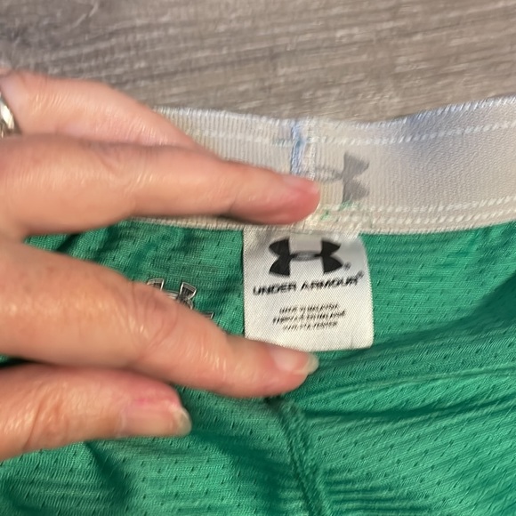 Men’s under armor, large gear workout green retro  shorts - Picture 5 of 8